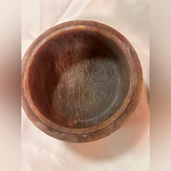 Vintage Zuni bear soapstone trinket box with bear and paws - Picture 6 of 8